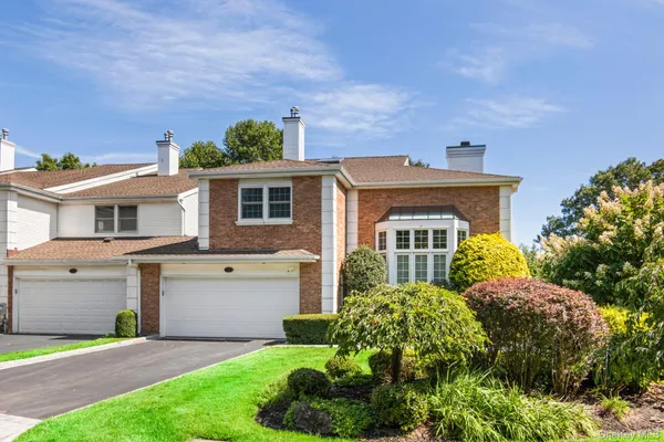 $1,150,000 | 77 The Woods, Commack, NY 11725