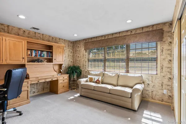 $1,150,000 | 77 The Woods, Commack, NY 11725