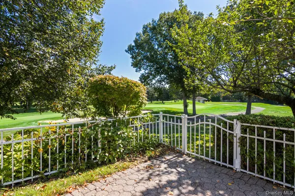 $1,150,000 | 77 The Woods, Commack, NY 11725