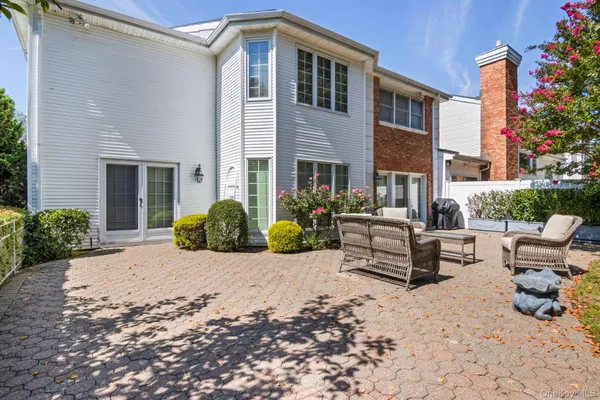 $1,150,000 | 77 The Woods, Commack, NY 11725