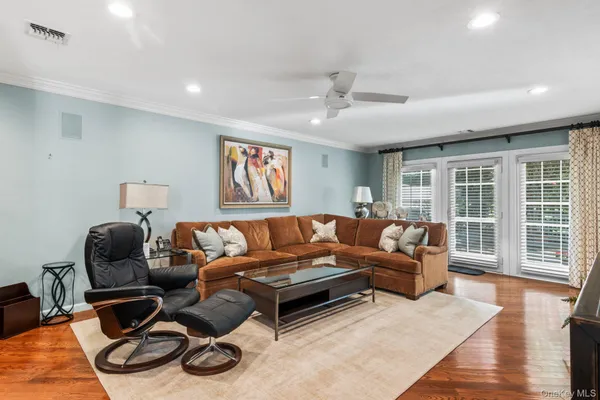 $1,150,000 | 77 The Woods, Commack, NY 11725