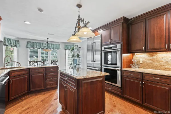 $1,150,000 | 77 The Woods, Commack, NY 11725