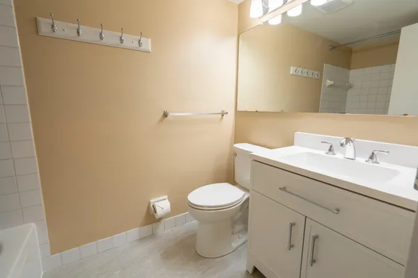 $2,400 | 501 North Bethlehem Pike, Unit 11Q, Ambler, PA 19002