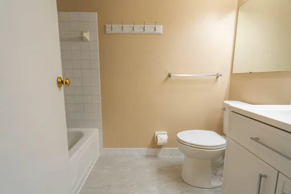 $2,400 | 501 North Bethlehem Pike, Unit 11Q, Ambler, PA 19002