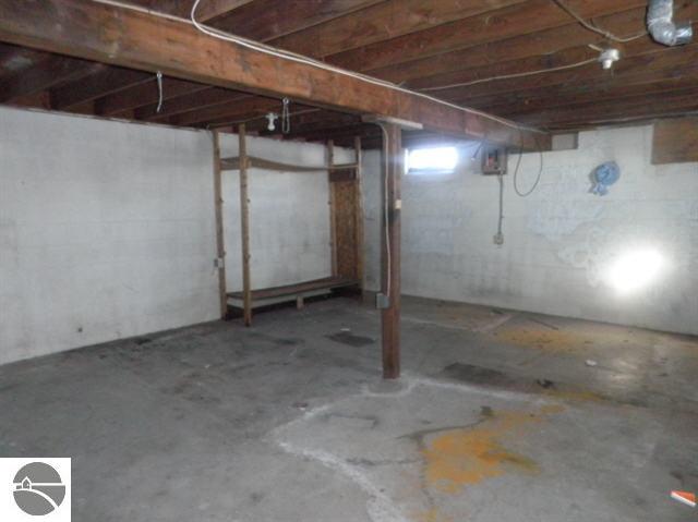 8377 North Long Lake Road Traverse City, MI 49685 - Photo 11 of 15 1713052-10.JPG