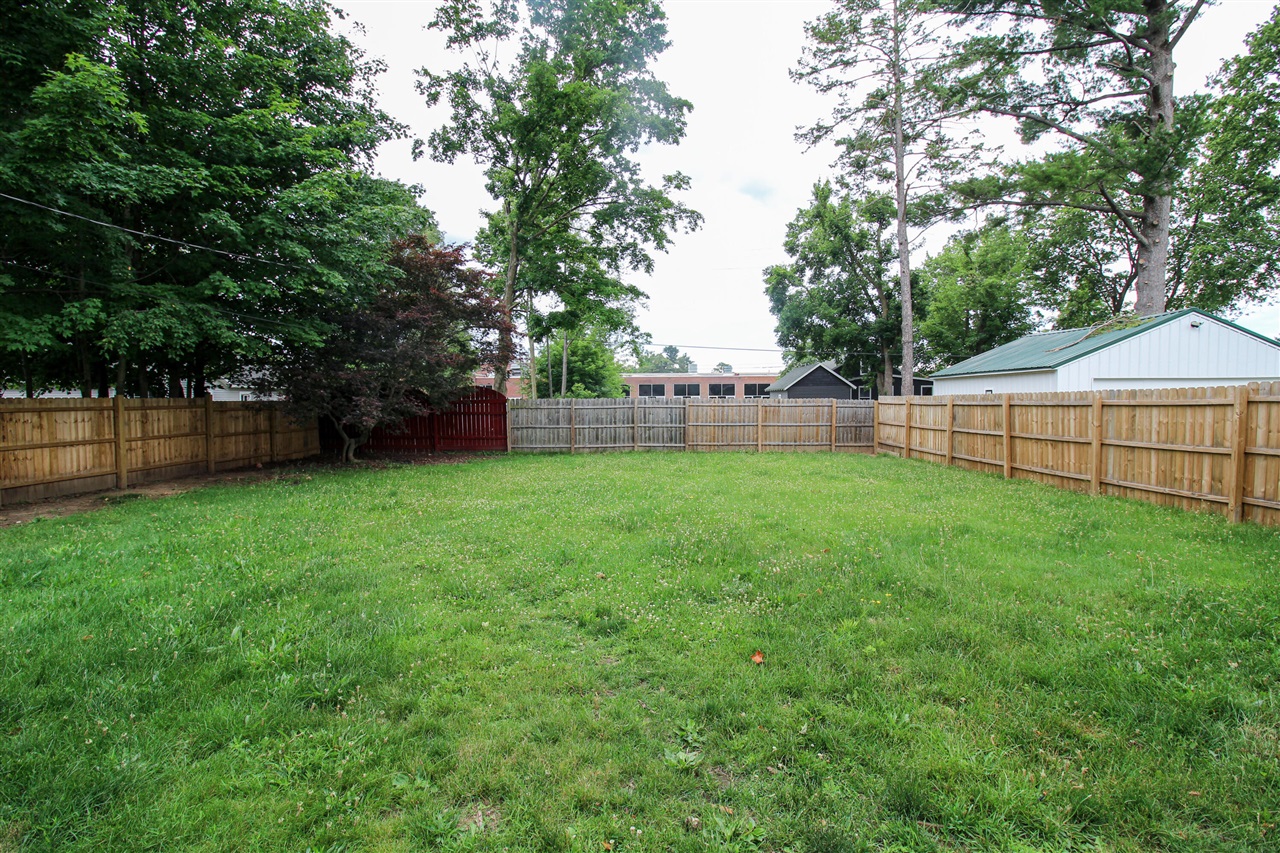 806 West Street Three Rivers, MI 49093 - Photo 27 of 28