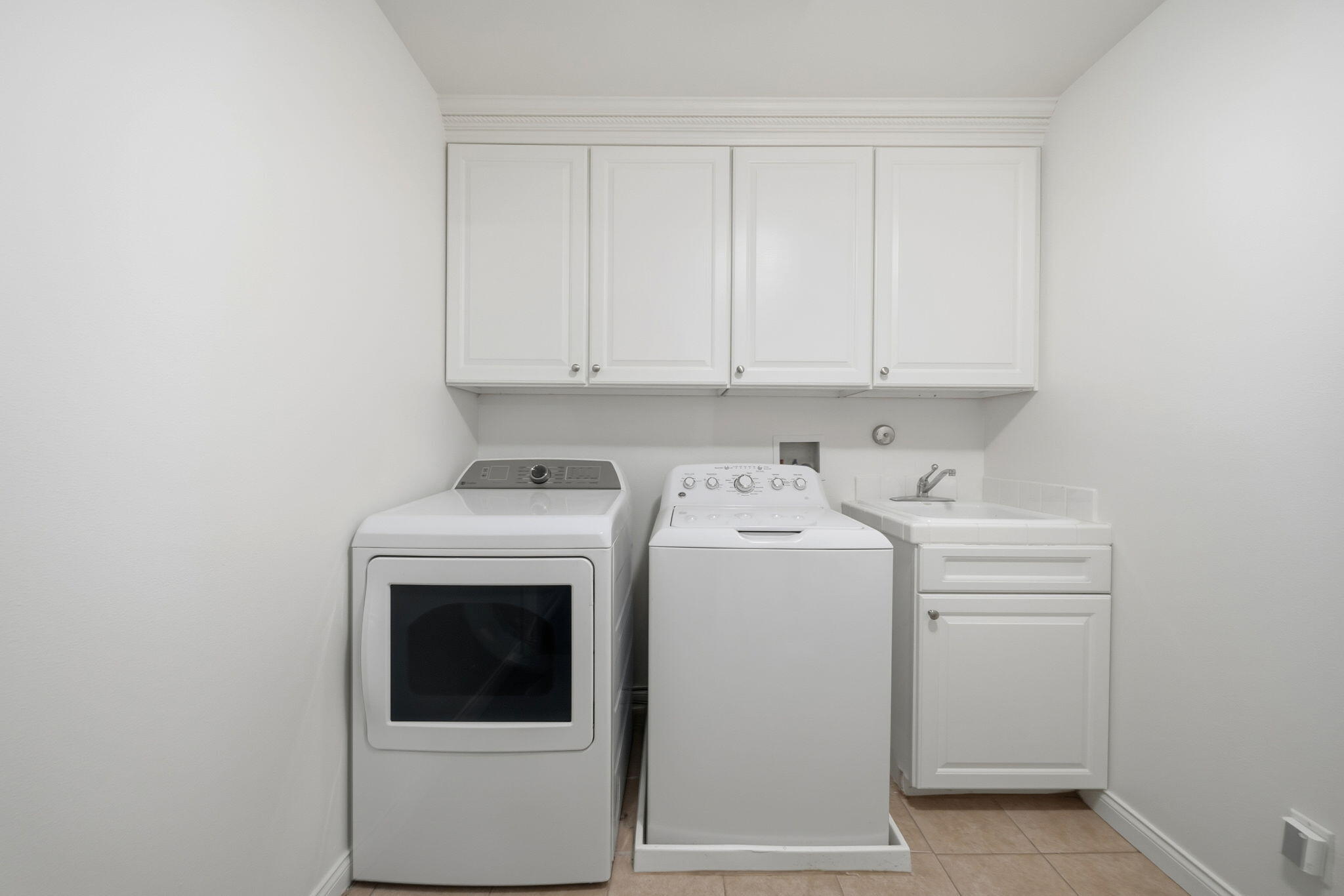 218 Santa Barbara Street, Unit D Santa Barbara, CA 93101 - Photo 18 of 25 a utility room with dryer and washer