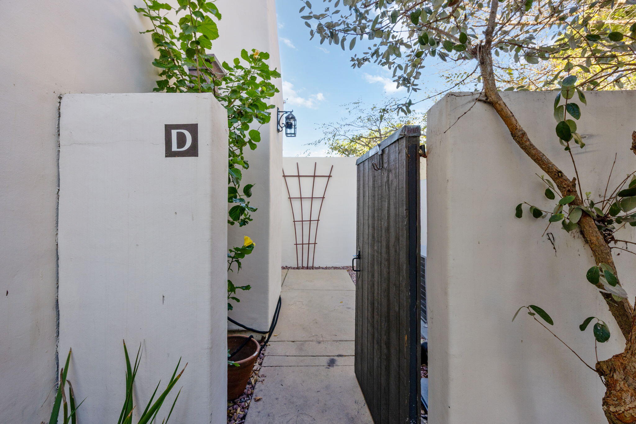 218 Santa Barbara Street, Unit D Santa Barbara, CA 93101 - Photo 3 of 25 a view of entryway