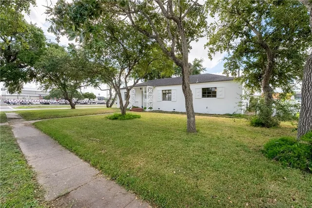 $250,000 | 1024 East Main Street, Sinton, TX 78387