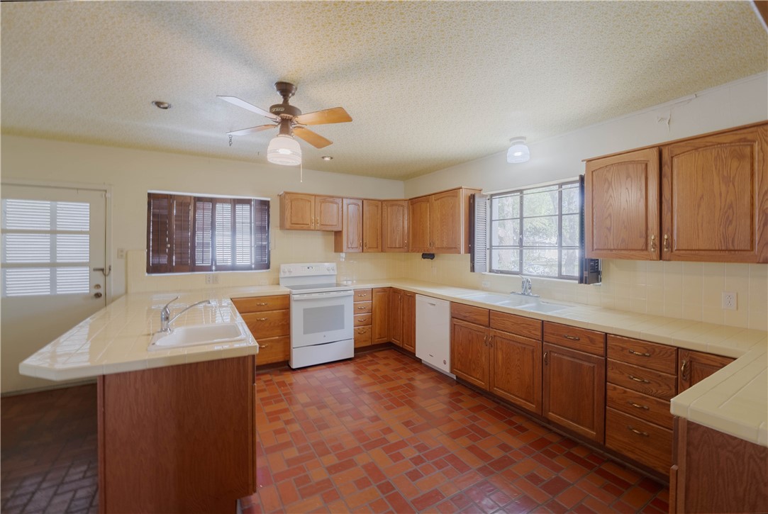 1024 East Main Street Sinton, TX 78387 - Photo 8 of 25