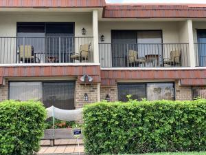 8165 Boca Rio Drive Boca Raton, FL 33433 - Photo 4 of 49 20190707124647941560000000