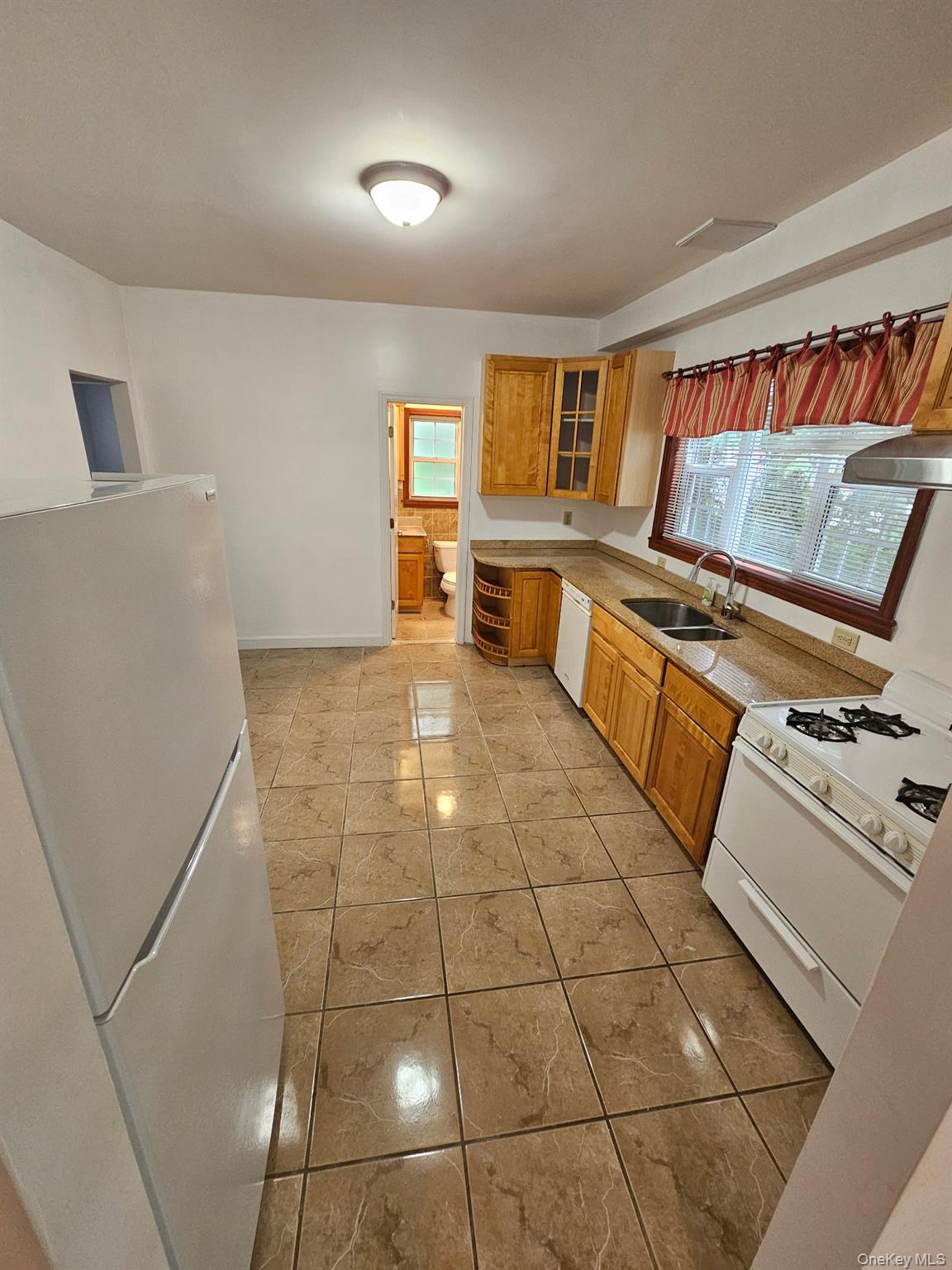 143 Searingtown Road Albertson, NY 11507 - Photo 11 of 26 Gallery Image 11