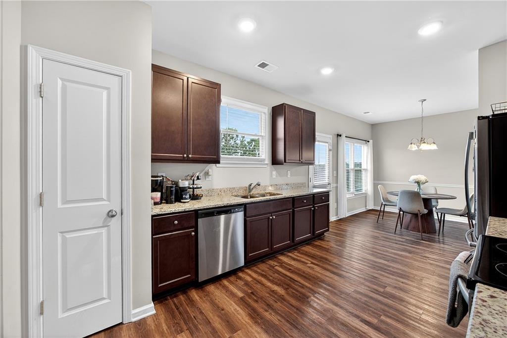 11061 Shadow Court Hampton, GA 30228 - Photo 10 of 24