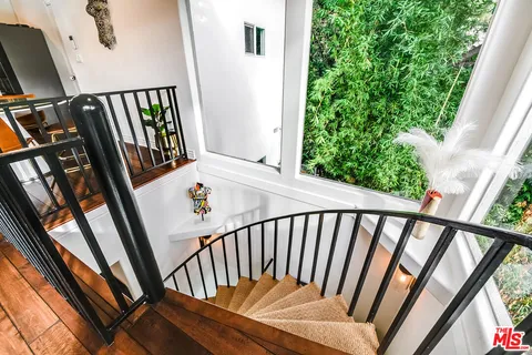 $1,795,000 | 3261 North Knoll Drive, Los Angeles, CA 90068