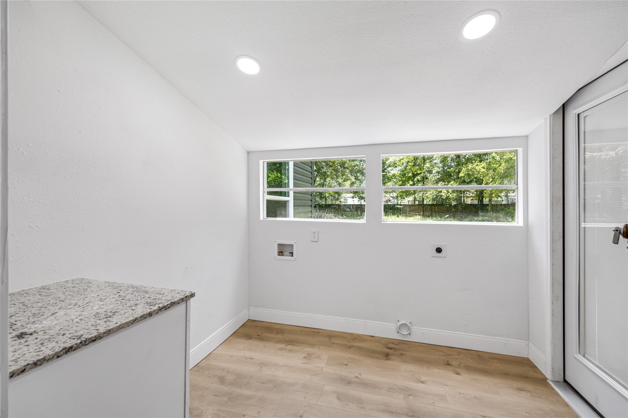 10928 L And M Road Montgomery, TX 77316 - Photo 22 of 31 an empty room with a window