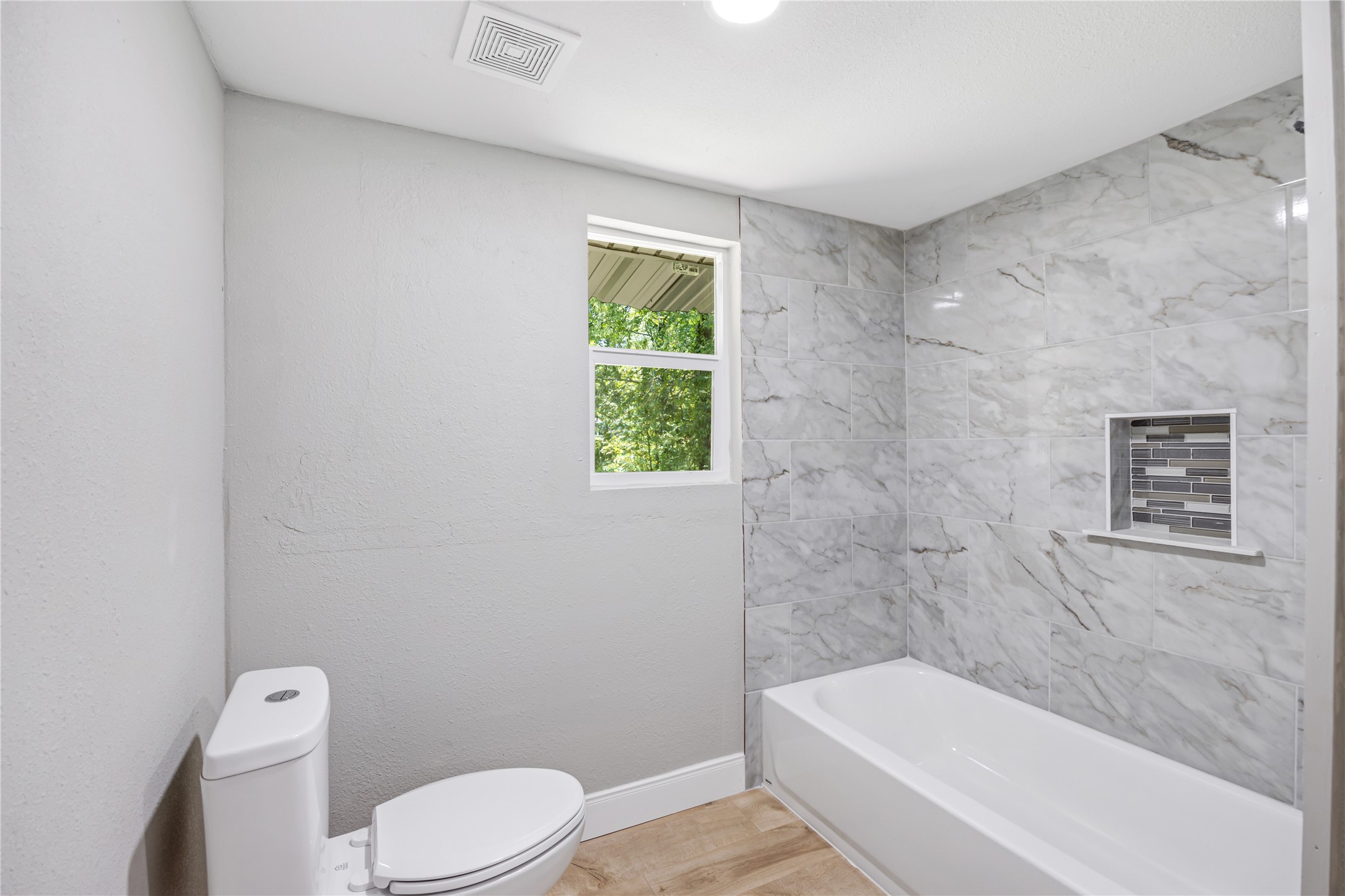 10928 L And M Road Montgomery, TX 77316 - Photo 23 of 31 a bathroom with a toilet and a bathtub