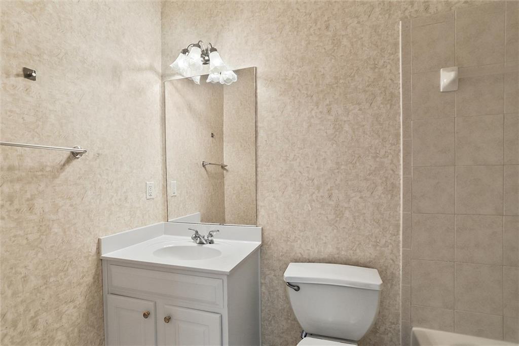 3184 Isleworth Trace Duluth, GA 30097 - Photo 30 of 75 a bathroom with a toilet a sink and mirror