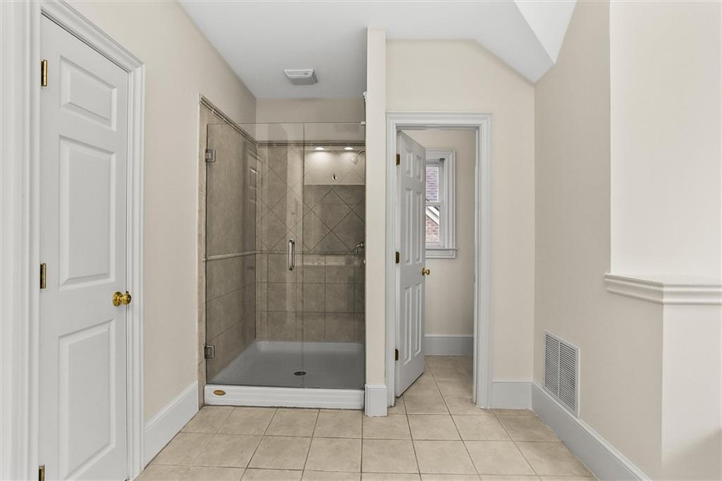 3184 Isleworth Trace Duluth, GA 30097 - Photo 40 of 75 a bathroom with a shower