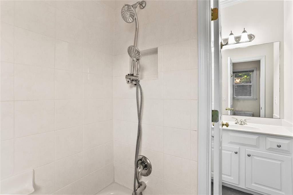 3184 Isleworth Trace Duluth, GA 30097 - Photo 48 of 75 a bathroom with a shower