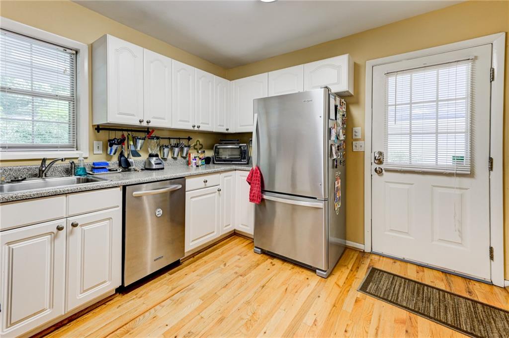 2423 Woodacres Road Northeast Atlanta, GA 30345 - Photo 4 of 39