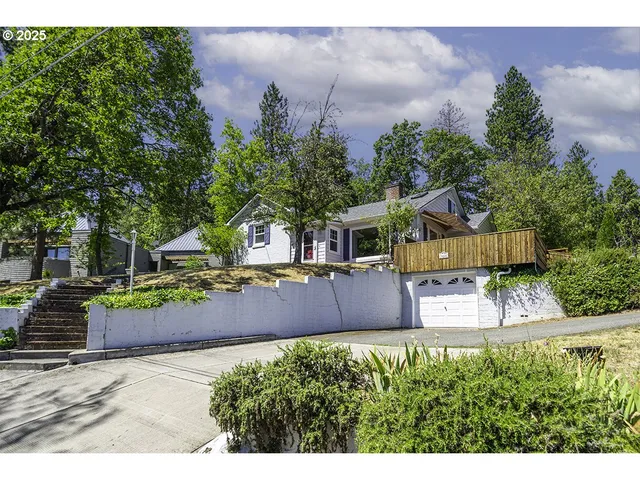 $525,000 | 681 Liberty Street, Ashland, OR 97520