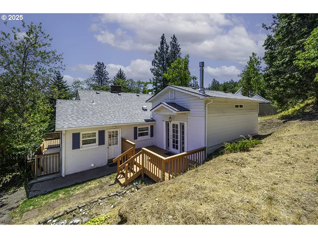 $525,000 | 681 Liberty Street, Ashland, OR 97520