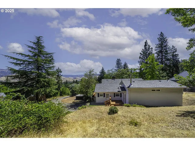 $525,000 | 681 Liberty Street, Ashland, OR 97520