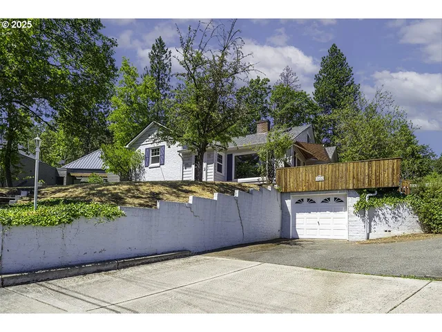 $525,000 | 681 Liberty Street, Ashland, OR 97520