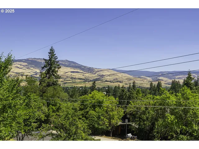 $525,000 | 681 Liberty Street, Ashland, OR 97520