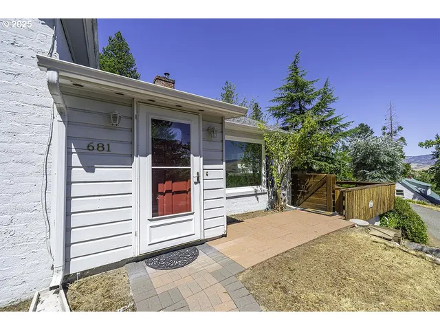 $525,000 | 681 Liberty Street, Ashland, OR 97520