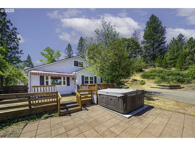 $525,000 | 681 Liberty Street, Ashland, OR 97520