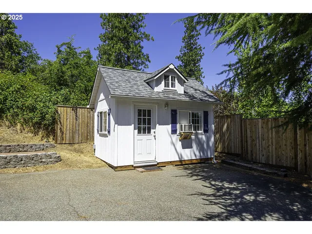 $525,000 | 681 Liberty Street, Ashland, OR 97520