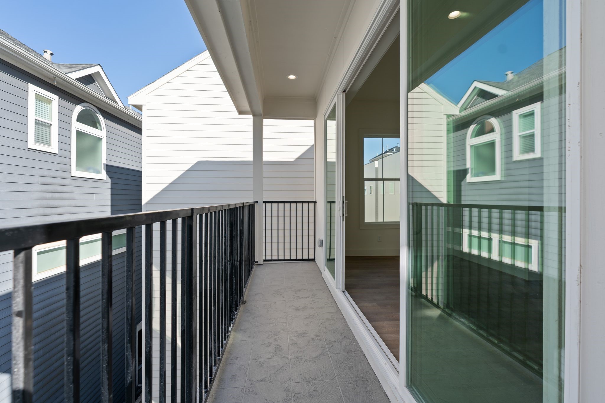 1140 West 16th Street Houston, TX 77008 - Photo 14 of 23 a view of a balcony