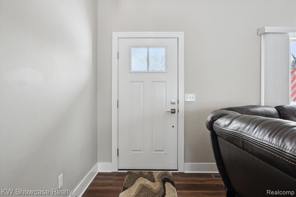 9345 Hickory Ridge Road Holly, MI 48442 - Photo 5 of 38