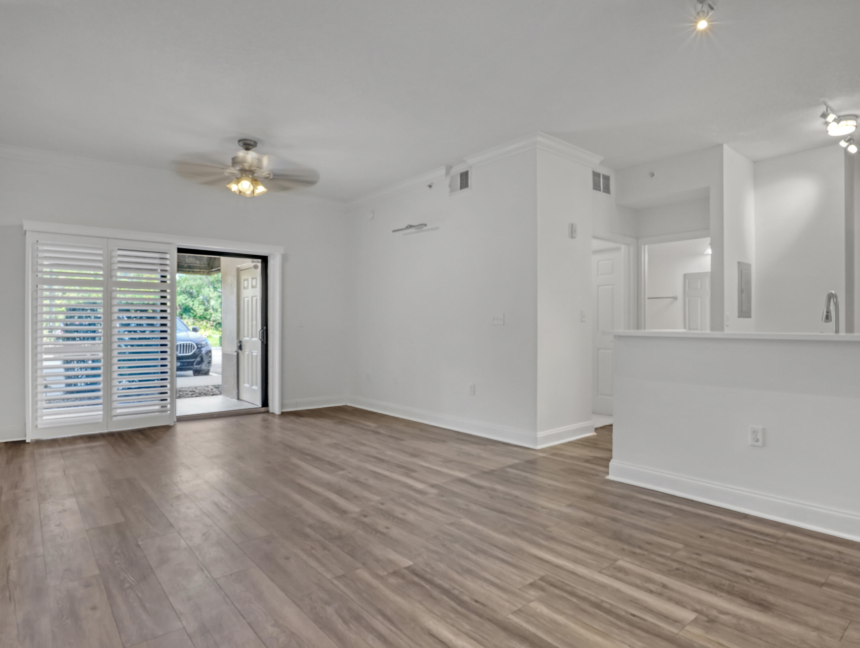 4903 Midtown Lane, Unit 3114 Palm Beach Gardens, FL 33418 - Photo 7 of 49 Living room/dining room