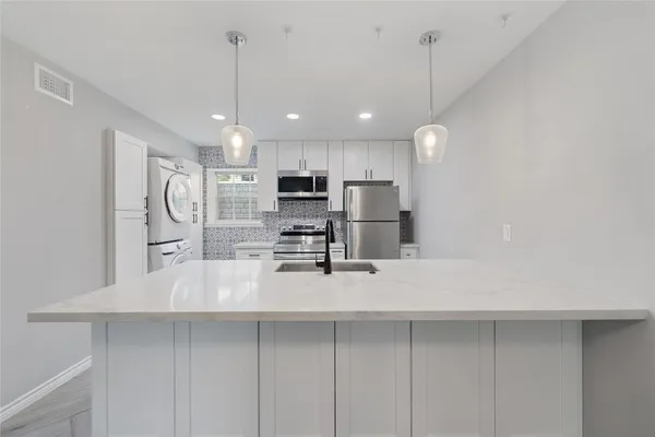 $1,950 | 9015 Gaylord Drive, Unit 62, Houston, TX 77024