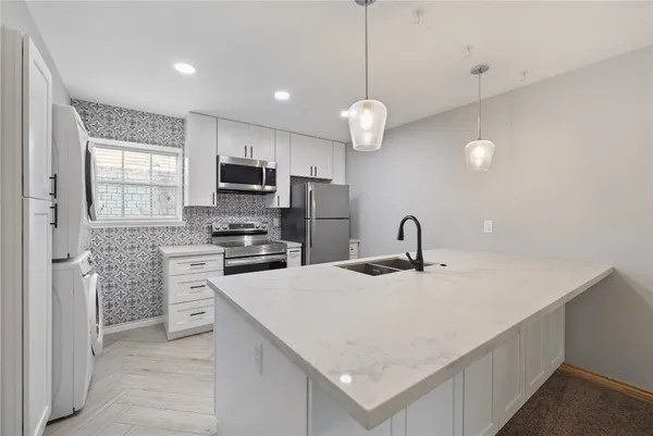 $1,950 | 9015 Gaylord Drive, Unit 62, Houston, TX 77024
