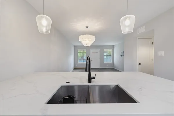 $1,950 | 9015 Gaylord Drive, Unit 62, Houston, TX 77024