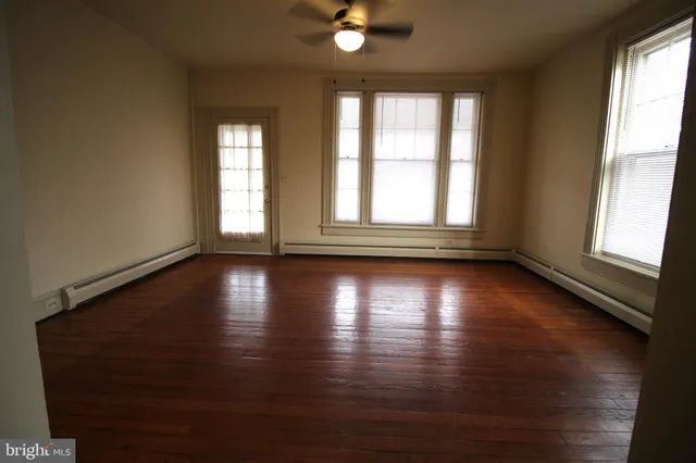 $1,500 | 254 South Railroad Avenue, New Holland, PA 17557