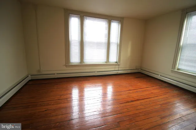 $1,500 | 254 South Railroad Avenue, New Holland, PA 17557