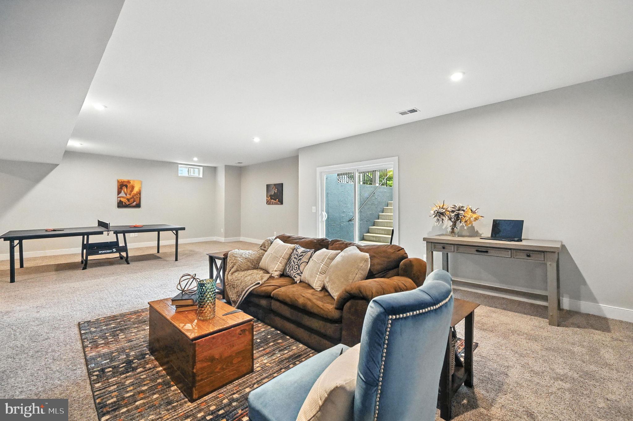 40960 River Cane Place Aldie, VA 20105 - Photo 28 of 54 a living room with furniture and a window