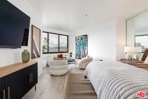 $1,550,000 | 10560 Wilshire Boulevard, Unit 1703, Los Angeles, CA 90024