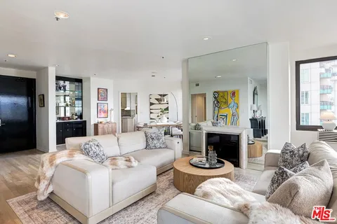 $1,550,000 | 10560 Wilshire Boulevard, Unit 1703, Los Angeles, CA 90024
