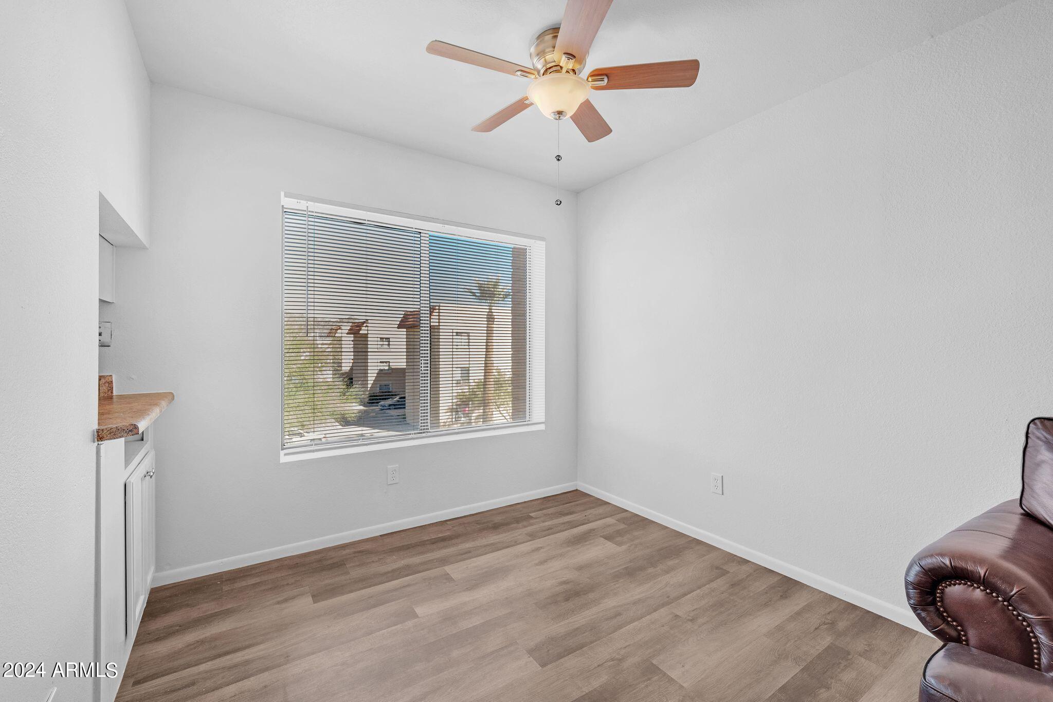 17 East Ruth Avenue, Unit 301 Phoenix, AZ 85020 - Photo 5 of 16 dining area