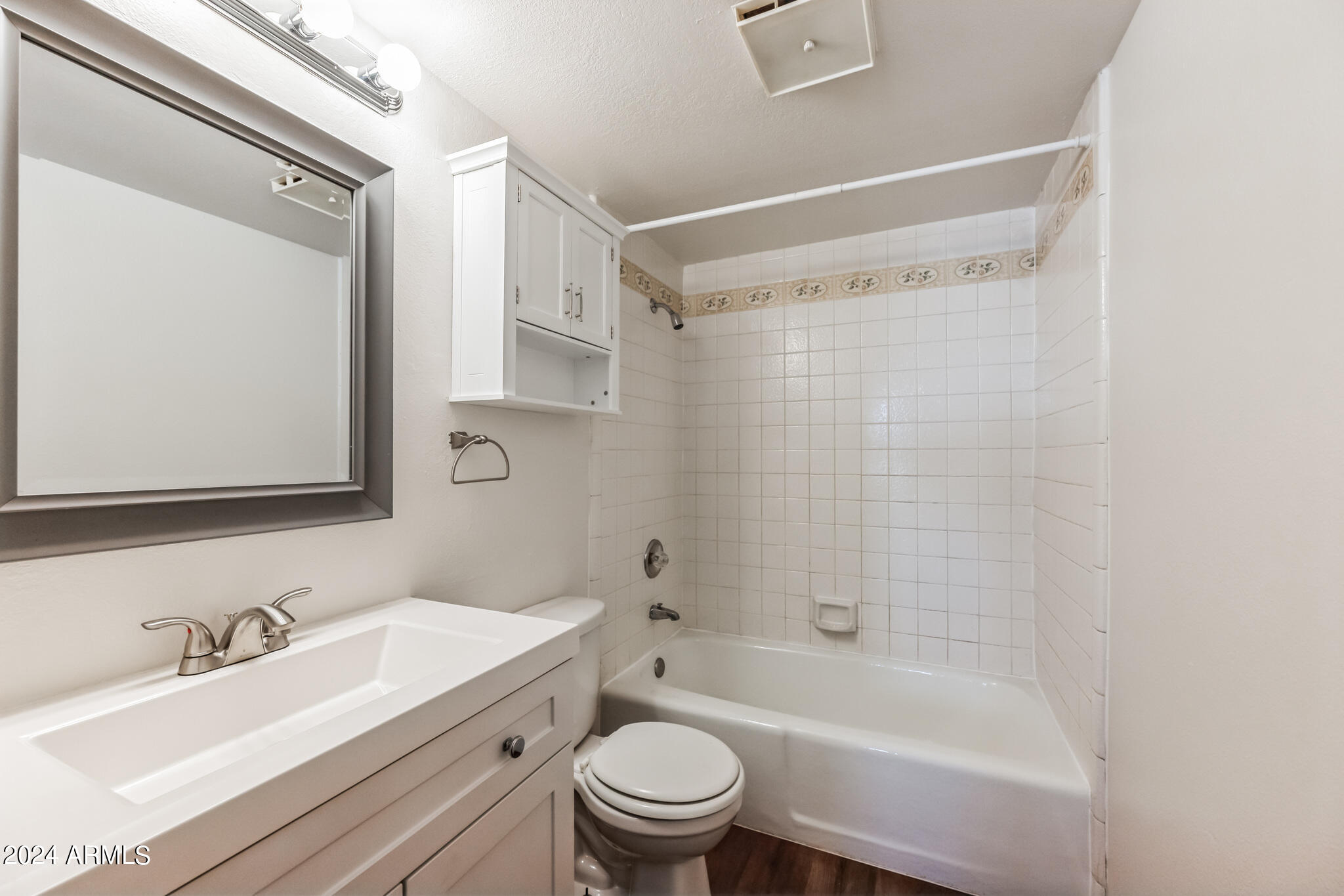 17 East Ruth Avenue, Unit 301 Phoenix, AZ 85020 - Photo 8 of 16 bathroom 1