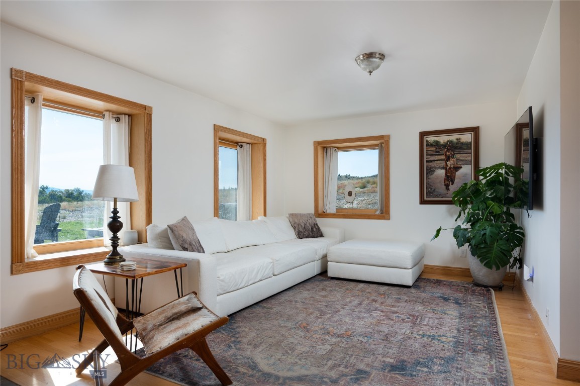 623 River Road Townsend, MT 59644 - Photo 17 of 68 Cottage living room