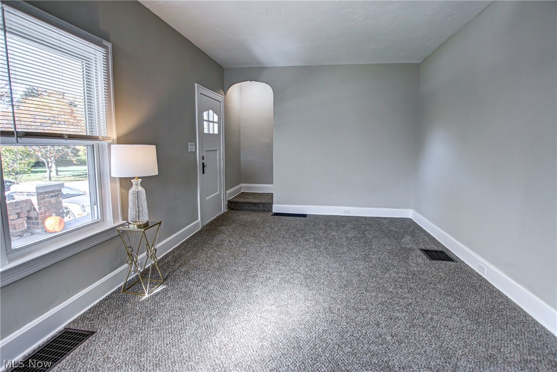905 Woodview Road Cleveland, OH 44121 - Photo 12 of 32 living room