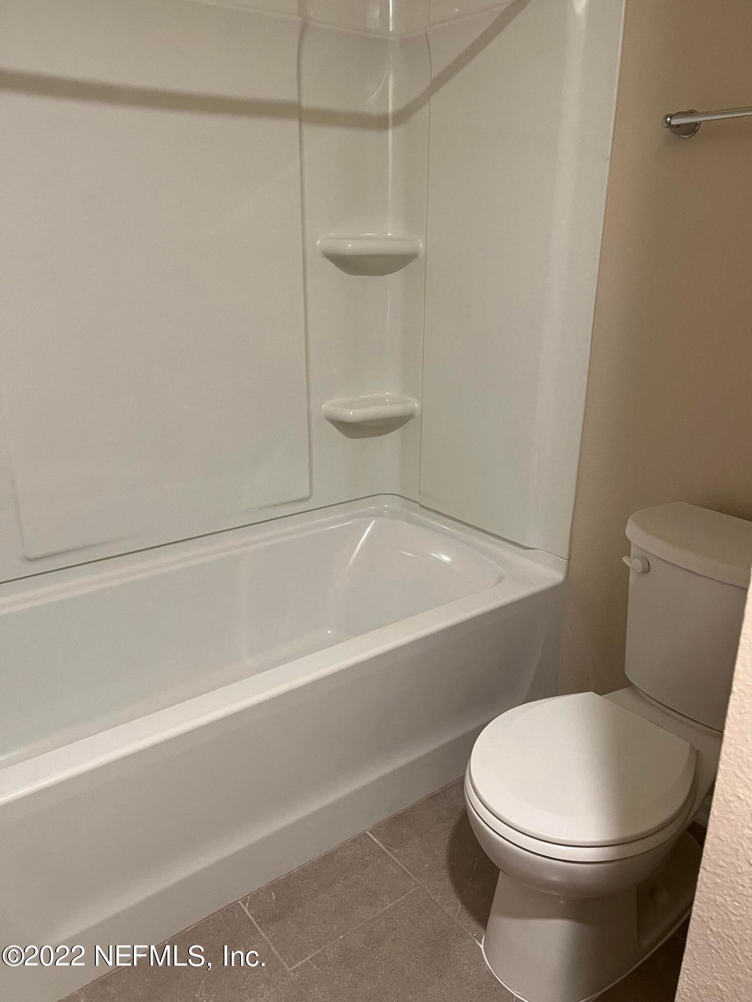 11795 Junegrass Road Jacksonville, FL 32258 - Photo 9 of 15 a bathroom with a toilet and a bath tub