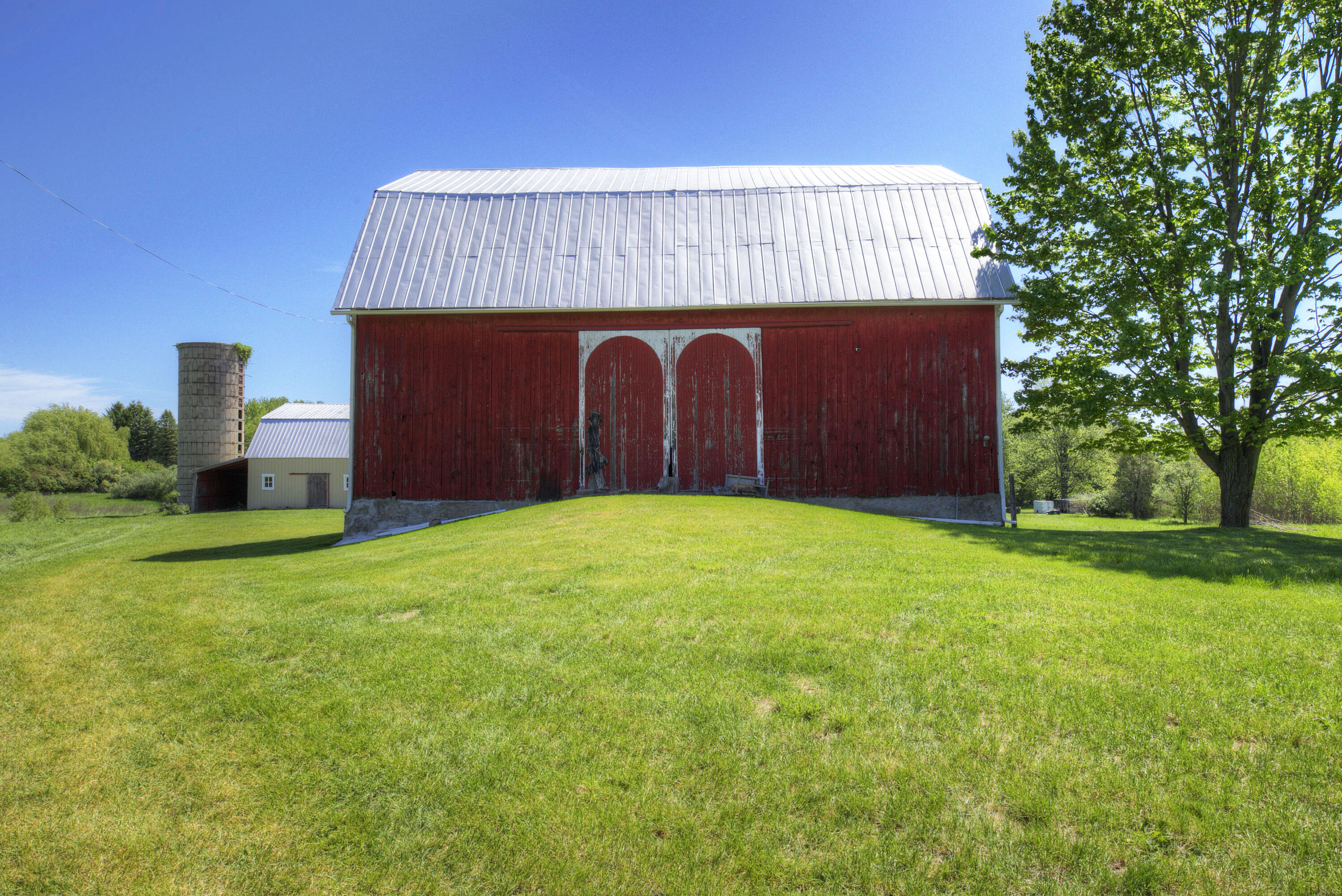 15610 Arnold Road Gregory, MI 48137 - Photo 78 of 90 Both barns 2