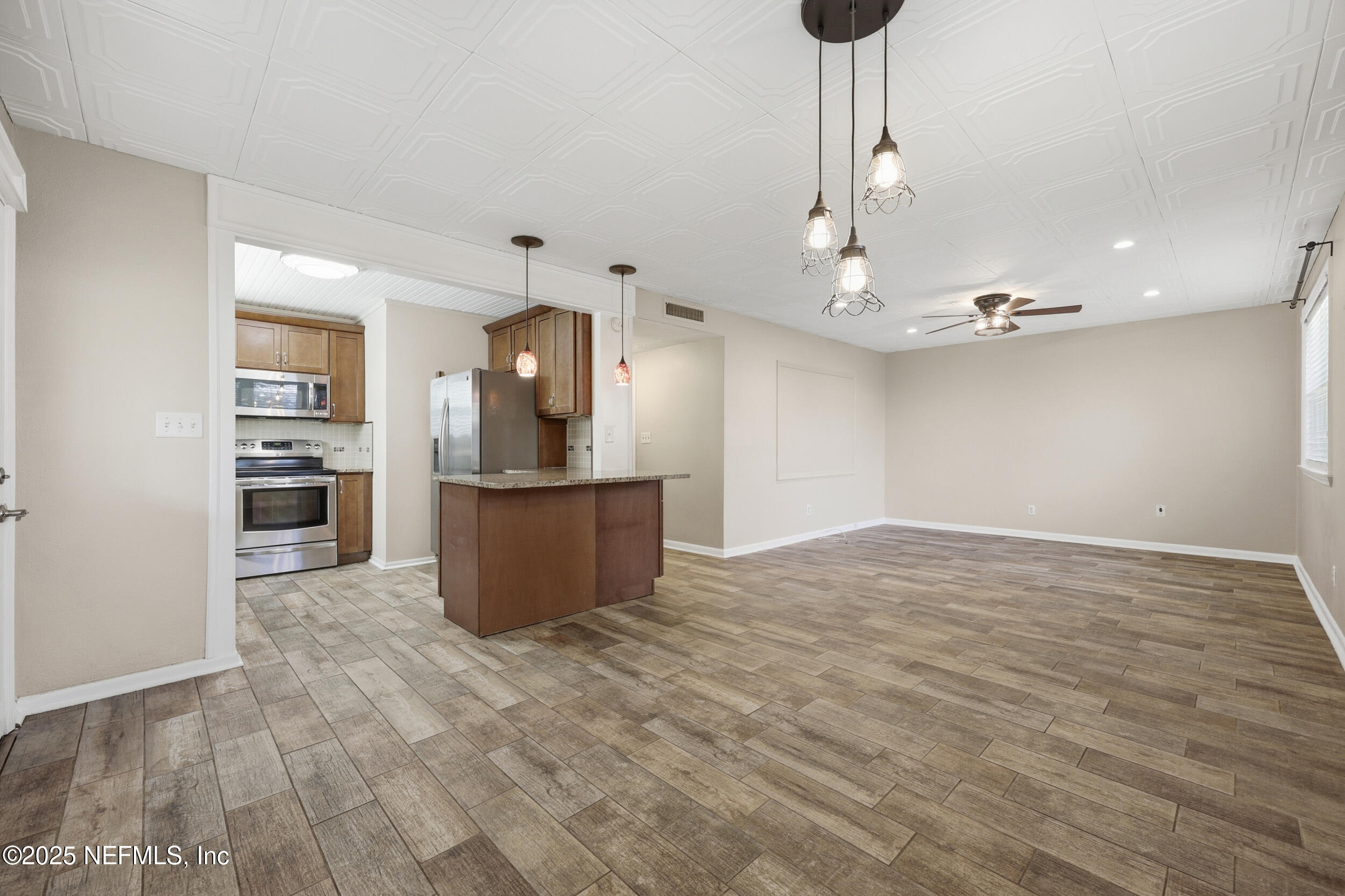 7110 Waikiki Road Jacksonville, FL 32216 - Photo 14 of 39 7_the real estateographers_010